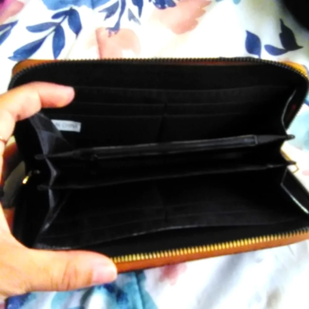 Wallet - Picture 2 of 3
